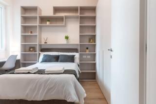 Steps from Station Single Room with Shared Bath - 9