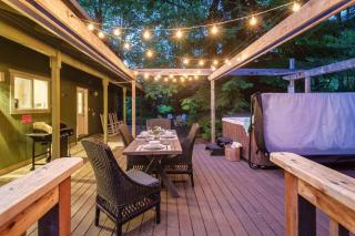 Chateau Relaxeau Game Room Hot Tub Fire Pit - 0