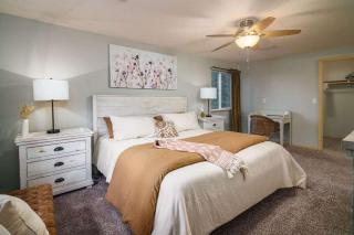 Chateau Relaxeau Game Room Hot Tub Fire Pit - 7