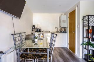 Comfort Cabin Gravesend - 2