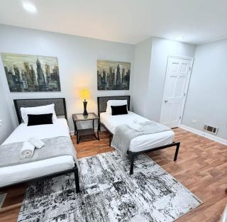 3 bedroom near O'Hare Airport- King bed 1 Story - 2