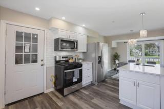 Charming 5BD 2BA with spacious yard near O'hare - 9