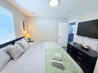 Charming 5BD 2BA with spacious yard near O'hare - 4