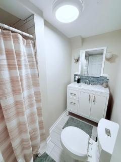 Charming 5BD 2BA with spacious yard near O'hare - 2