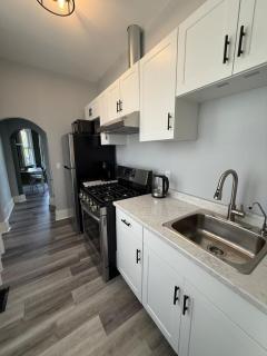 Victorian Second Floor Turret Apartment - 2