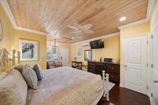 SeaGlass Inn Bed and Breakfast - 5