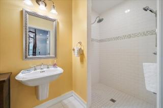 SeaGlass Inn Bed and Breakfast - 4