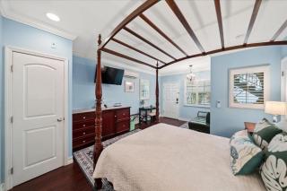 SeaGlass Inn Bed and Breakfast - 1