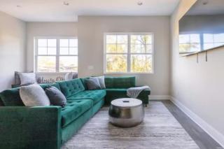 Rooftop Views 4BR 4BA 7 Beds Near Broadway - 6