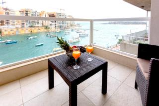 BnBNova - Saint Julian's Seafront 2BR with Terrace - 2