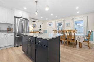 Seabird Lookout: White Horse Beach Plymouth - 4