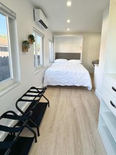 Studio with Office Space and Hot Tub - 4