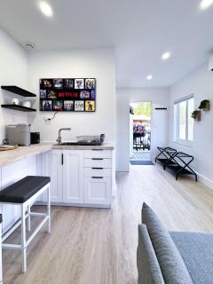 Studio with Office Space and Hot Tub - 8