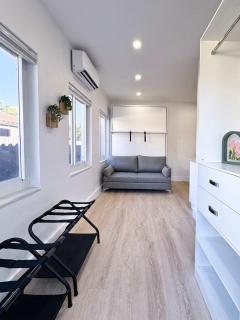 Studio with Office Space and Hot Tub - 3