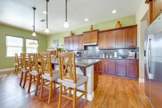 Outdoor Oasis with Fire Pit Pet-Friendly Fresno Gem - 6