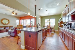 Outdoor Oasis with Fire Pit Pet-Friendly Fresno Gem - 2