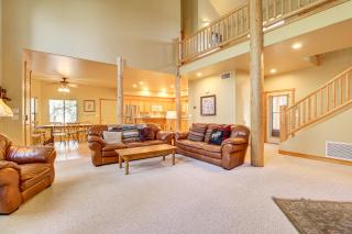 Great for Gatherings! Family Cabin in Lakeside - 5