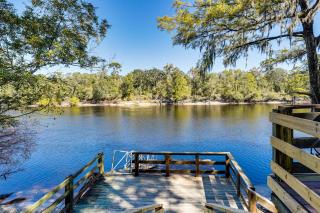 Suwannee River Retreat Pet Friendly, Private Dock - 9