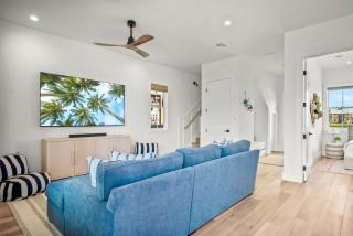 Beaches and Cream 210 DEW - 1