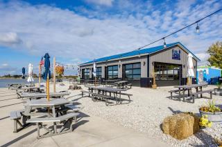 Walk to Lagoon Saloon! Chic Home on Nugents Canal - 8