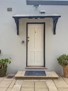 Cute 1 bedroom with sunny courtyard garden - 6