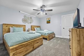 Ranch Style Luxe Game Room & Fire Pit Free Wi-Fi - 8