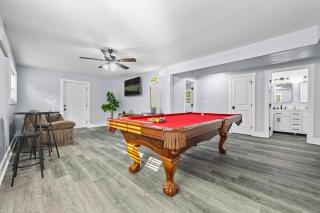 Ranch Style Luxe Game Room & Fire Pit Free Wi-Fi - 1
