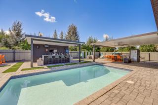 Poolside Lounge with Bar and Kitchen Cape Coral Home - 0