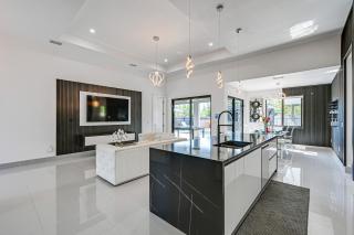 Poolside Lounge with Bar and Kitchen Cape Coral Home - 3