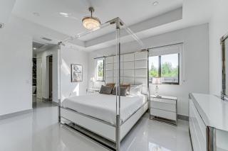 Poolside Lounge with Bar and Kitchen Cape Coral Home - 1