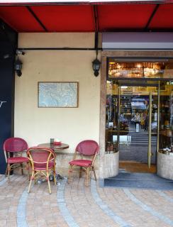 Chic 1BR Cascade Views & Near Opera - 2