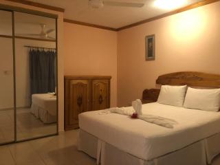 Fond Bay Suites Hotel - 8