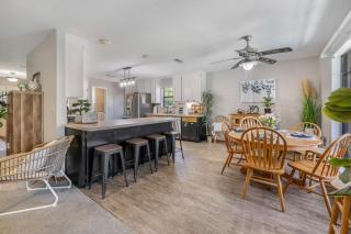 Dock and Private Pool Lake Palo Pinto Retreat! - 4