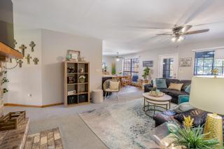 Dock and Private Pool Lake Palo Pinto Retreat! - 2