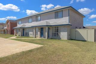 Modern 3BR Stay with Large Parking Pet Friendly - 4