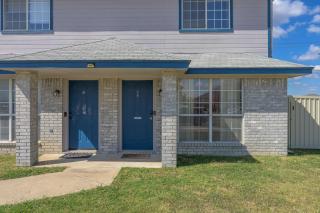 Modern 3BR Stay with Large Parking Pet Friendly - 3