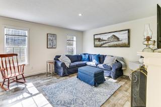 8 Mi to Jiminy Peak Resort Mtn-View Home with Deck - 4