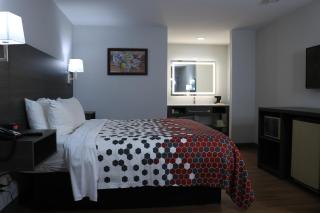 Econo Lodge Inn & Suites Southeast - 2