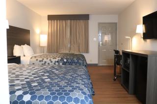 Econo Lodge Inn & Suites Southeast - 6