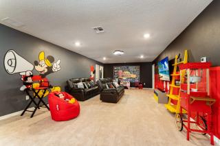 Beautiful new 8br w theme rooms pool game room - 9