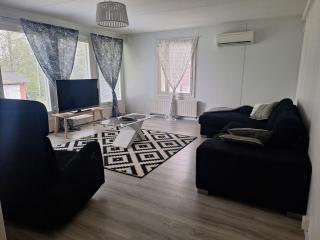 Saunallista omakotitalomajoitusta Kuusamon keskustan tuntumassa - 0