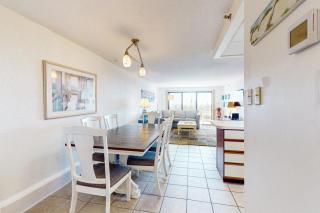 Sandy Square 103 - 4