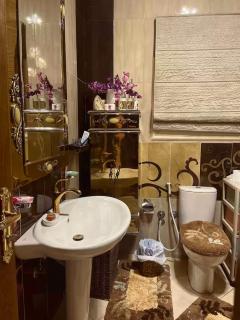 Sunny & Spacious room close to the Airport! - 8