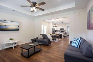 4 Min to Downtown - En-Suite Bath - Washer and Dryer - 9