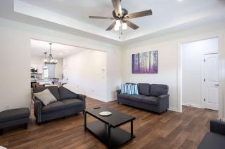 4 Min to Downtown - En-Suite Bath - Washer and Dryer - 4