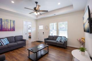 4 Min to Downtown - En-Suite Bath - Washer and Dryer - 3