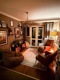 Modern 2 Bedroom Stylish & Cosy House in Birmingham - 9