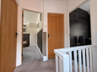 Modern 2 Bedroom Stylish & Cosy House in Birmingham - 8
