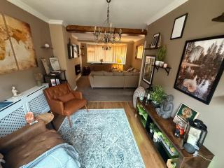 Modern 2 Bedroom Stylish & Cosy House in Birmingham - 0