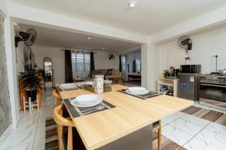 Stylish Studio, Pool and Walk to Beach - 6